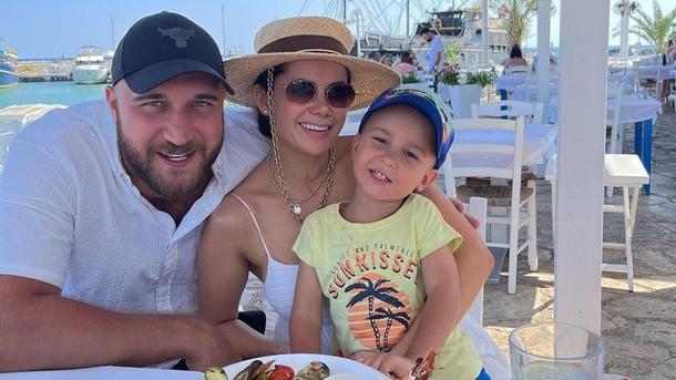 Экс-жена Ханумака впервые официально прокомментировала его выезд в США instagram.com/shamankaa Экс-жена Ханумака впервые официально прокомментировала его выезд в США instagram.com/shamankaa