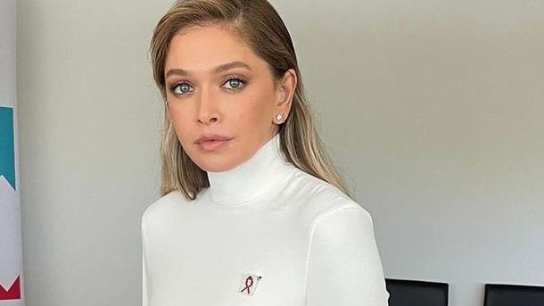 Брежнева позировала в Казахстане Брежнева позировала в Казахстане