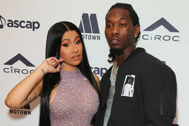 Cardi B объявила о беременности через день после подачи заявления на развод с Offset