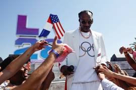 Red Hot Chili Peppers, Snoop Dogg и Билли Айлиш закрыли Олимпиаду своими шоу