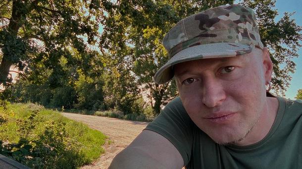 Хливнюк з «Бумбоксу» показав фото з побратимами у бліндажі instagram.com/andriihorolski Хливнюк з «Бумбоксу» показав фото з побратимами у бліндажі instagram.com/andriihorolski