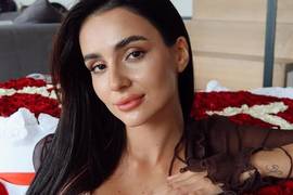 Анна Тринчер снялась с кольцом на безымянном пальце