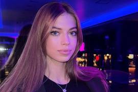 14-річна дочка Брежнєвої показала стійку на голові в топі й шортах