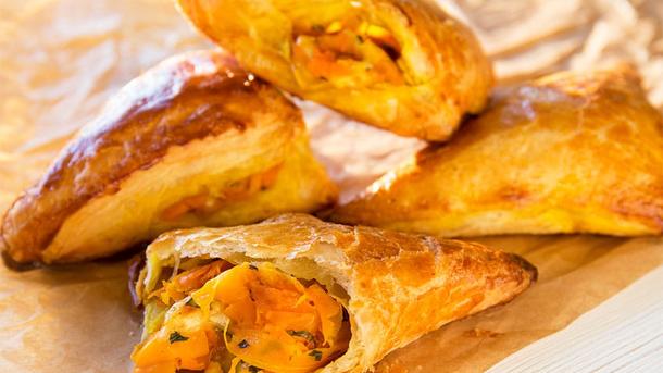 Рецепт дня: слойки с тыквой и брынзой фото: klopotenko.com Рецепт дня: слойки с тыквой и брынзой фото: klopotenko.com