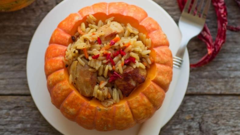 Як приготувати плов із куркою в гарбузі: покроковий рецепт