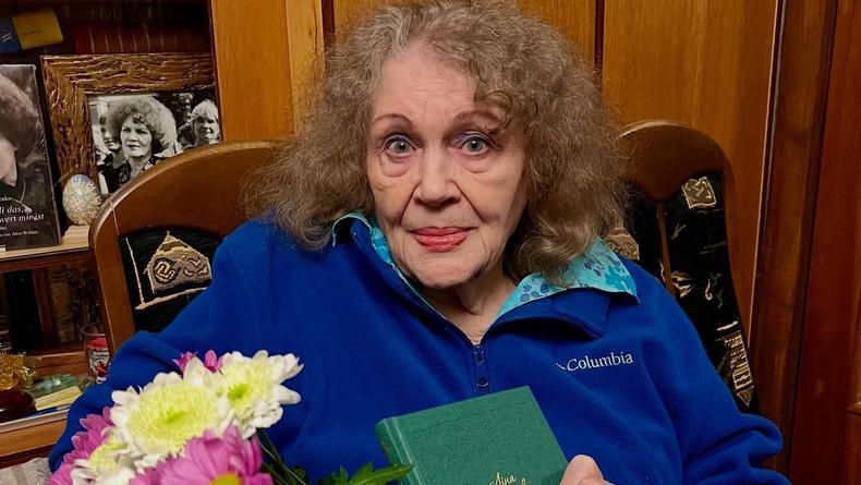 Ліна Костенко видала нову книжку – свіжі світлини з поеткою та її твором