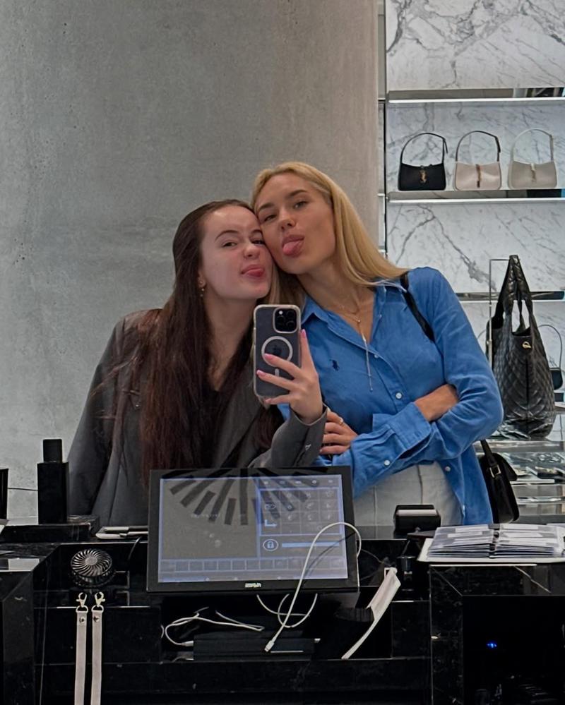 Даша Квіткова показала сестру Надю instagram.com/kvittkova Даша Квіткова показала сестру Надю instagram.com/kvittkova