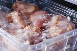 Сколько можно хранить куриное мясо в морозилке?
